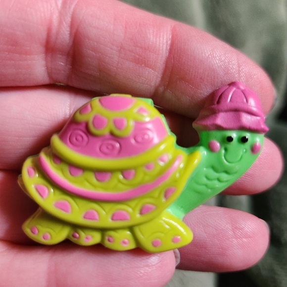 Vintage Avon Myrtle Turtle pin pal fragrance pin, 1974. 50 years old! - Picture 2 of 7